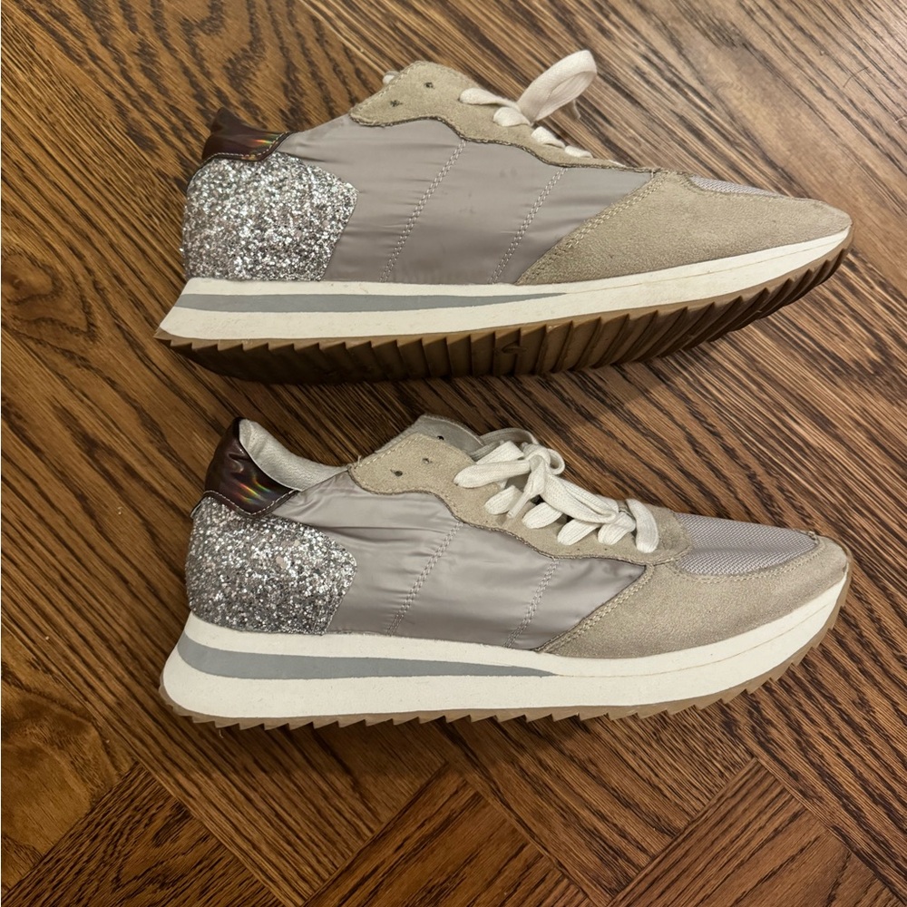 Shu shop size 40 sneakers with sparkle!